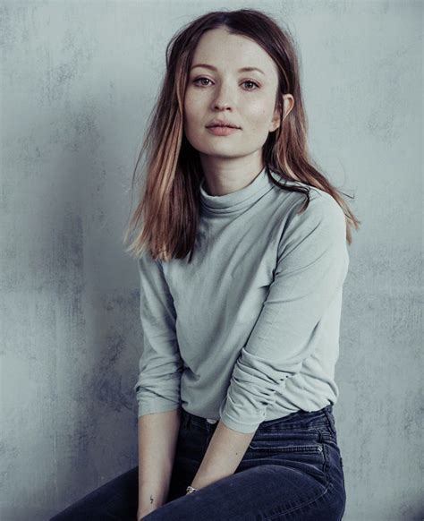 Emily Browning s priateľmi