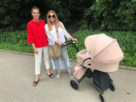 Erika Judínyová a malá Ella v zladených outfitoch