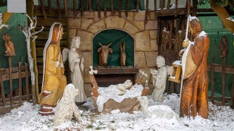 Detail dreveného betlehemu od Dezidera Fertő