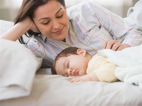 Ilustračná fotografia spokojnej matky s novorodencom.