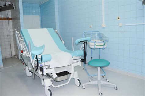 Vizualizácia pôrodného boxu s moderným vybavením.