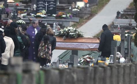 Fotografia z pohrebu alebo spomienková fotografia