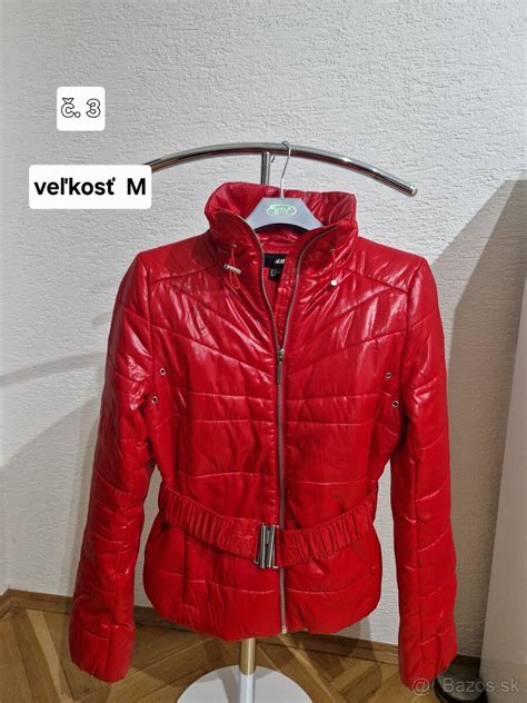 Rôzne farebné varianty háčkovanej vesty Taara