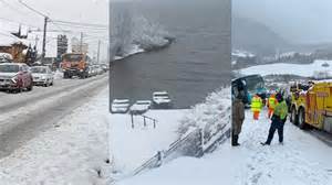 Ilustračná fotografia dieťaťa pri pohľade z okna