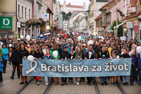symbolické znázornenie ochrany života od počatia