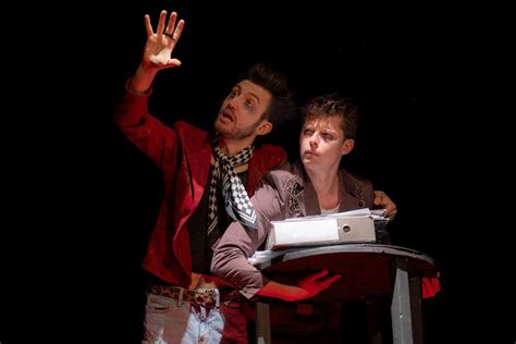 Ilustrácia zobrazujúca punkový kabaret