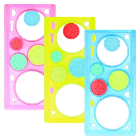 Ilustrácia gumových medvedíkov rôznych farieb a tvarov usporiadaných do skupín.