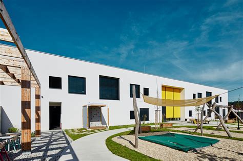 fotografia exteriéru materskej školy Delfinik