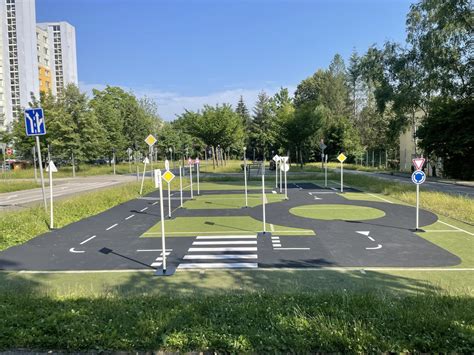 fotografia detského ihriska a záhrady v Cukríkovom detskom centre
