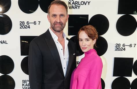 Jiří Mádl s partnerkou Kateřinou Jirkovskou na premiére filmu Vlny
