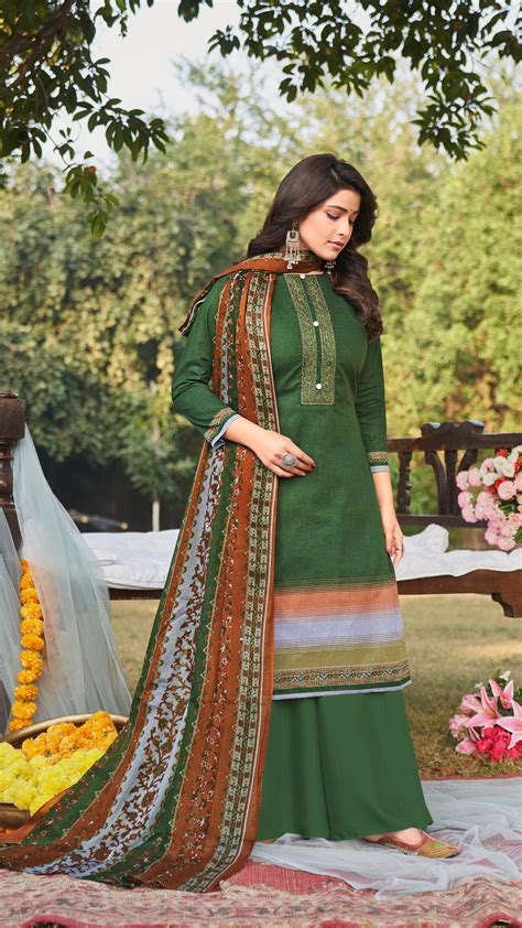 Ilustračná fotografia znázorňujúca tradičné pakistanské oblečenie - Shalwar kameez