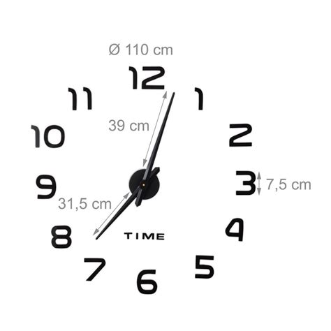 Model hodín s viditeľnými ručičkami a číslami.