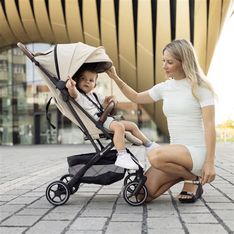 Športový kočík v akcii, rodič s dieťaťom