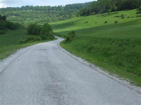 Mapa regiónu s vyznačenými turistickými atrakciami: Lačnovská gravitačná anomália, Jaskyňa Zlá diera, Lipovský hrad.