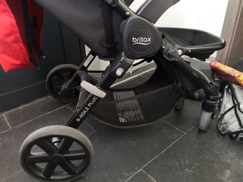 Detailná fotografia náhradných kolies pre kočík Britax